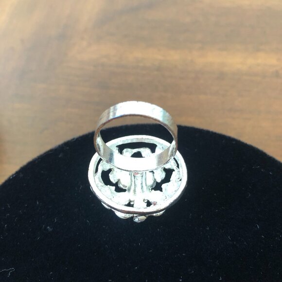 Vintage COSTUME STATEMENT Cocktail White Enamel Flowers RING Rhinestones Size 10 - Picture 9 of 10